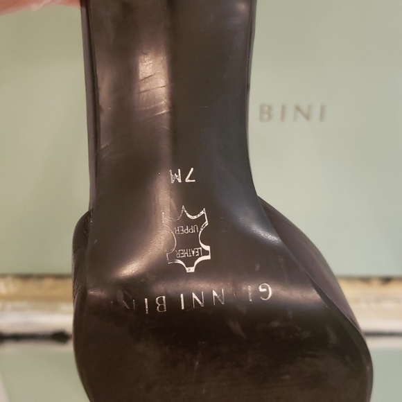 Gianni Bini black pointed toe pumps - Picture 6 of 6